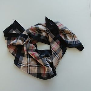 P a r i s i a n  S t y l e  _Square Silky Scarf